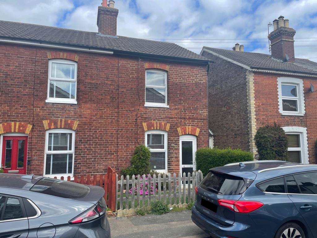 Lot: 26 - END-TERRACE HOUSE FOR IMPROVEMENT -